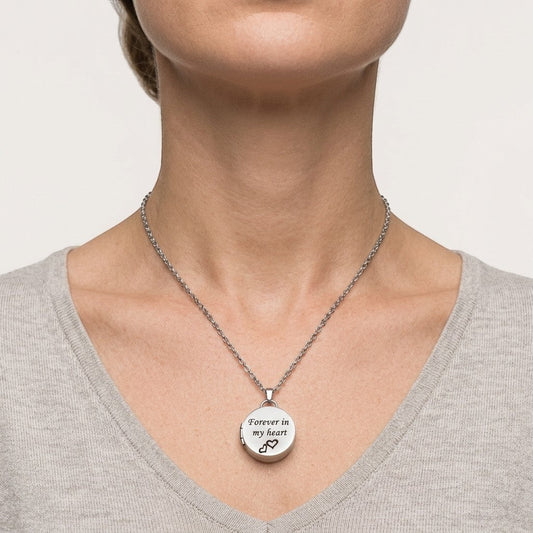 Aramat Jewels ashanger hart Forever in My Heart RVS, zilverkleurig, 2x1,5cm, met ketting 50cm. Een subtiel rouwsieraad.