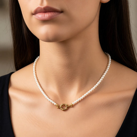 Aramat Jewels women's gold-tone clasp pearl bead necklace, 42cm, made of stainless steel and synthetic pearls.