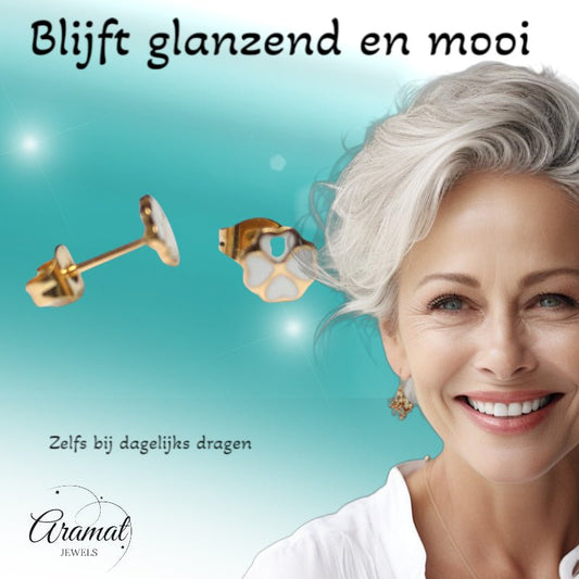Goudkleurige Klavertje Vier Oorbellen Met Emaille - Aramat Jewels - Oorbellen - cadeautip