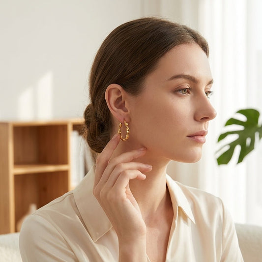 Goudkleurige RVS Wokkeloorringen Gedraaid - 20 mm - Aramat Jewels - Oorringen - cadeautip