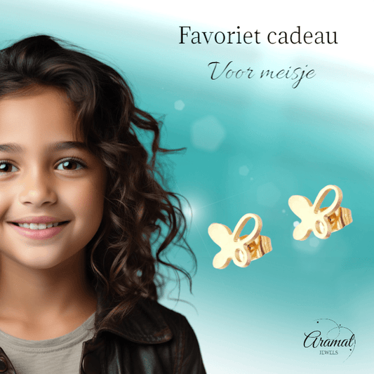 Goudkleurige vlinder oorstekers 9x8 mm - Aramat Jewels - Oorbellen - cadeautip