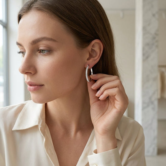 RVS Oorringen met Puntjes Motief Zilverkleur 20mm - Aramat Jewels - Oorringen - cadeautip