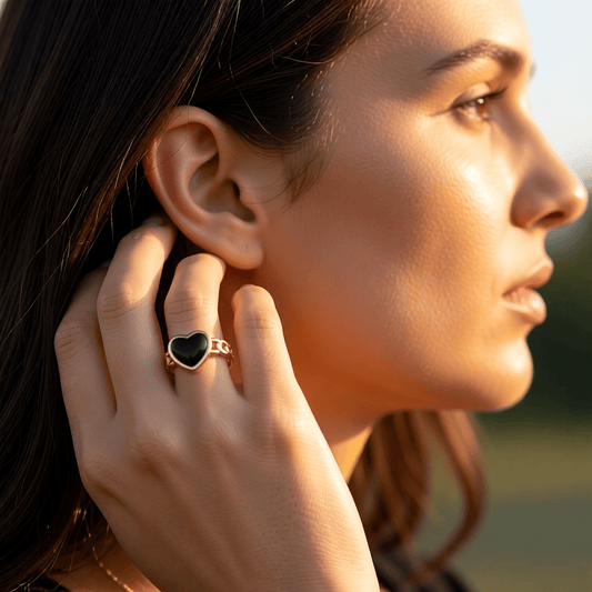 Verstelbare RVS Ring met Emaille Hartje - Goudkleur (8 mm) - Aramat Jewels - Ringen - cadeautip