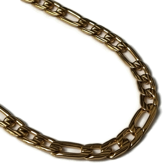 ket379-XN11107-Bewerkte Goudkleurige Stalen Figaro Ketting-Aramat Jewels