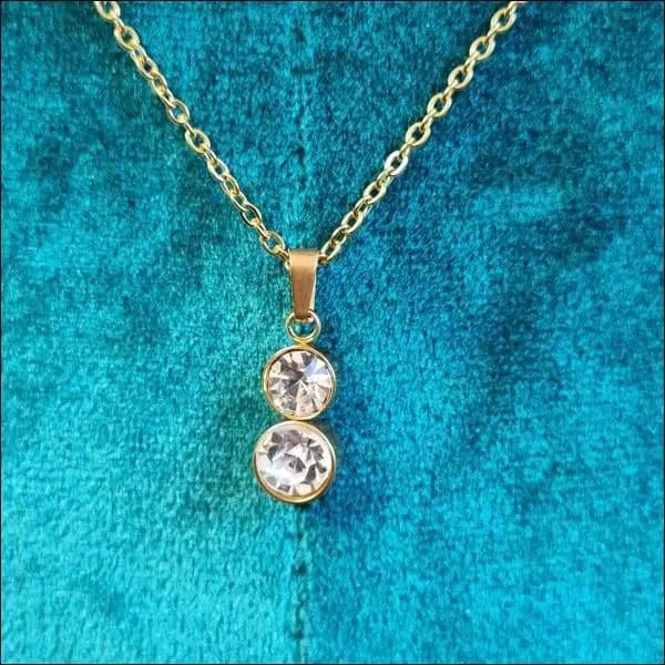 Dames Ketting Met Hanger Bar 2 Zirkonia Steentjes Staal 20mm 45cm 8720157038405 alles anker Aramat Jewels chirurgisch staal dames Geen_Parel goudkleurig halskettingen ket694 Ketting met hanger met hanger Met_hanger Met_steen Minimalistische ketting nakijken PVD rond Schakelketting Staal tekst transparant uniseks unisex Volwassenen zirkonia
