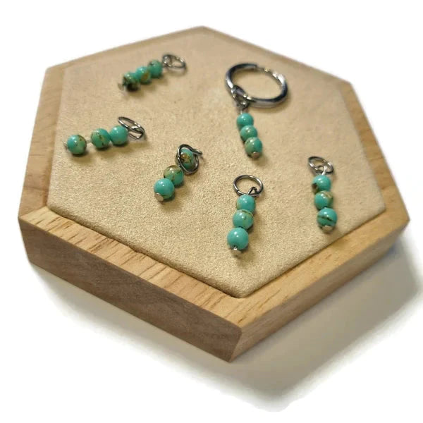 Handgemaakte Imitatiesteen Oor Hangers Met 3 Kralen - Unieke Zilverkleur Turquoise green 15mm 3 Kralen 4mm blauw geen_bewerking Geen_Parel glas goudkleurig kralen.nl Meerdere kleuren Natuursteen Oorbedels zilverkleurig