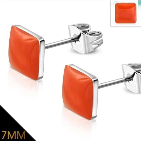 Een Paar Vierkante Oranje Oorbellen Met Zilveren Knopjes