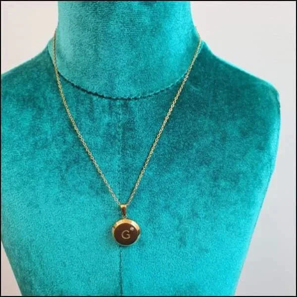 Initiaal Ketting Letter- Chirurgisch Staal - bestellen? Aramat Jewels