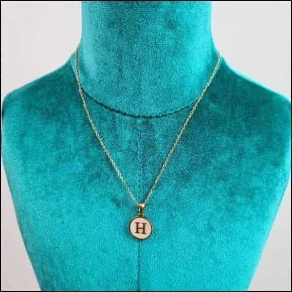 Initiaal Ketting Letter- Wit-schelp - Goudkleurig-45cm 1.5mm 45cm 8720157036555 alles anker Aramat Jewels B C chirurgisch staal D dames E G goudkleurig H halskettingen hang1214-XP68093 I J K Ketting met hanger Ketting met initiaal L let-C letter Letterhanger Letterketting Meerdere Varianten Met_hanger N Natuursteen O P Paarlemoer Parelmoer PVD R rond S Schakelketting schelp Schelpenketting Staal Statement ketting T uniseks unisex V Volwassenen W wit Y Z