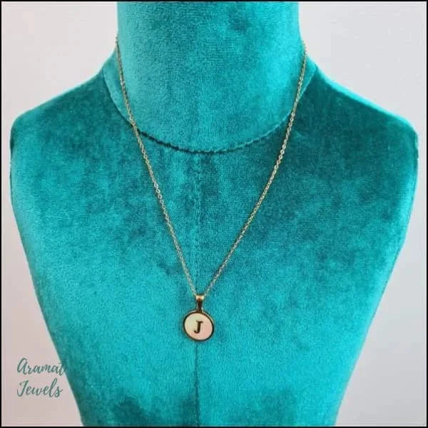 Initiaal Ketting Letter- Wit-schelp - Goudkleurig-45cm 1.5mm 45cm 8720157036555 alles anker Aramat Jewels B C chirurgisch staal D dames E G goudkleurig H halskettingen hang1214-XP68093 I J K Ketting met hanger Ketting met initiaal L let-C letter Letterhanger Letterketting Meerdere Varianten Met_hanger N Natuursteen O P Paarlemoer Parelmoer PVD R rond S Schakelketting schelp Schelpenketting Staal Statement ketting T uniseks unisex V Volwassenen W wit Y Z