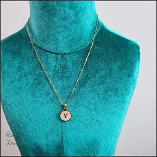 Initiaal Ketting Letter- Wit-schelp - Goudkleurig-45cm 1.5mm 45cm 8720157036555 alles anker Aramat Jewels B C chirurgisch staal D dames E G goudkleurig H halskettingen hang1214-XP68093 I J K Ketting met hanger Ketting met initiaal L let-C letter Letterhanger Letterketting Meerdere Varianten Met_hanger N Natuursteen O P Paarlemoer Parelmoer PVD R rond S Schakelketting schelp Schelpenketting Staal Statement ketting T uniseks unisex V Volwassenen W wit Y Z