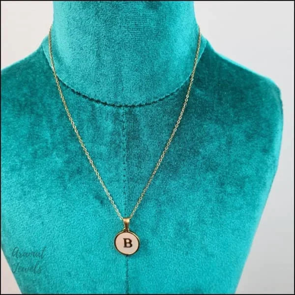 Initiaal Ketting Letter- Wit-schelp - Goudkleurig-45cm 1.5mm 45cm 8720157036555 alles anker Aramat Jewels B C chirurgisch staal D dames E G goudkleurig H halskettingen hang1214-XP68093 I J K Ketting met hanger Ketting met initiaal L let-C letter Letterhanger Letterketting Meerdere Varianten Met_hanger N Natuursteen O P Paarlemoer Parelmoer PVD R rond S Schakelketting schelp Schelpenketting Staal Statement ketting T uniseks unisex V Volwassenen W wit Y Z