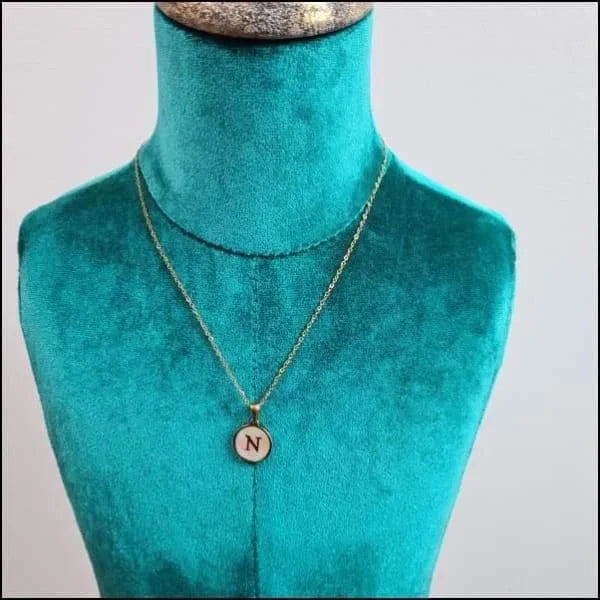 Initiaal Ketting Letter- Wit-schelp - Goudkleurig-45cm 1.5mm 45cm 8720157036555 alles anker Aramat Jewels B C chirurgisch staal D dames E G goudkleurig H halskettingen hang1214-XP68093 I J K Ketting met hanger Ketting met initiaal L let-C letter Letterhanger Letterketting Meerdere Varianten Met_hanger N Natuursteen O P Paarlemoer Parelmoer PVD R rond S Schakelketting schelp Schelpenketting Staal Statement ketting T uniseks unisex V Volwassenen W wit Y Z