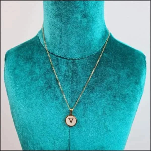 Initiaal Ketting Letter- Wit-schelp - Goudkleurig-45cm 1.5mm 45cm 8720157036555 alles anker Aramat Jewels B C chirurgisch staal D dames E G goudkleurig H halskettingen hang1214-XP68093 I J K Ketting met hanger Ketting met initiaal L let-C letter Letterhanger Letterketting Meerdere Varianten Met_hanger N Natuursteen O P Paarlemoer Parelmoer PVD R rond S Schakelketting schelp Schelpenketting Staal Statement ketting T uniseks unisex V Volwassenen W wit Y Z