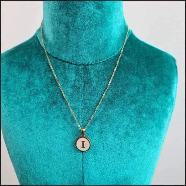 Initiaal Ketting Letter- Wit-schelp - Goudkleurig-45cm 1.5mm 45cm 8720157036555 alles anker Aramat Jewels B C chirurgisch staal D dames E G goudkleurig H halskettingen hang1214-XP68093 I J K Ketting met hanger Ketting met initiaal L let-C letter Letterhanger Letterketting Meerdere Varianten Met_hanger N Natuursteen O P Paarlemoer Parelmoer PVD R rond S Schakelketting schelp Schelpenketting Staal Statement ketting T uniseks unisex V Volwassenen W wit Y Z