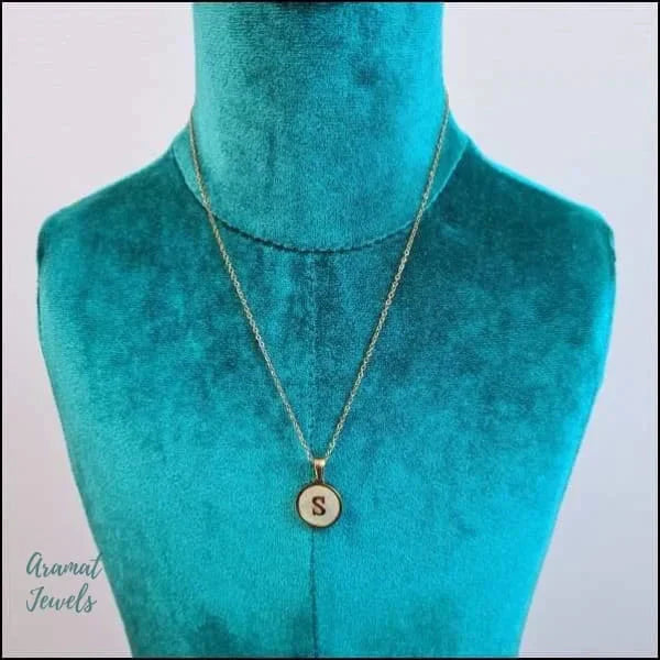 Initiaal Ketting Letter- Wit-schelp - Goudkleurig-45cm 1.5mm 45cm 8720157036555 alles anker Aramat Jewels B C chirurgisch staal D dames E G goudkleurig H halskettingen hang1214-XP68093 I J K Ketting met hanger Ketting met initiaal L let-C letter Letterhanger Letterketting Meerdere Varianten Met_hanger N Natuursteen O P Paarlemoer Parelmoer PVD R rond S Schakelketting schelp Schelpenketting Staal Statement ketting T uniseks unisex V Volwassenen W wit Y Z
