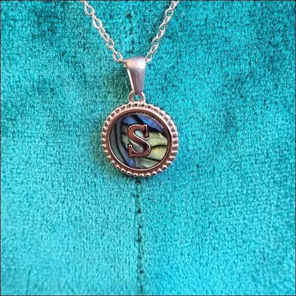 Halskettingen Stalen Letter Ketting Initiaal Abalone Zilverkleur 45cm Aramat Jewels