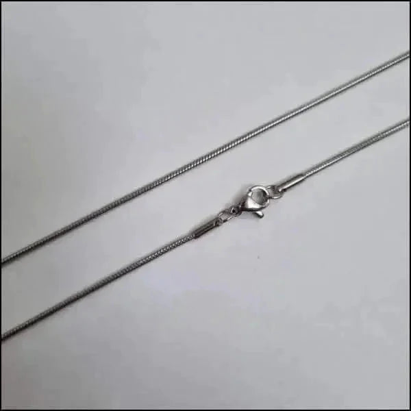 Stalen Slangenketting Zilverkleur-Meerdere lengtes 60cm 2mm 1.3mm 1.5mm 1mm 2mm 45cm 50cm 55cm 60cm 65cm 70cm 75cm 80cm alles chirurgisch staal dames Geen edelsteen Geen hanger Geen_Parel Geen_steen Halskettingen Ketting zonder hanger Minimalistische ketting PVD schakelketting slangen Staal uniseks unisex Volwassenen zilverkleurig Zonder_hanger Zonder_steen