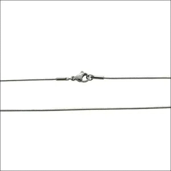 Stalen Slangenketting Zilverkleur-Meerdere lengtes 45cm 1mm 1.3mm 1.5mm 1mm 2mm 45cm 50cm 55cm 60cm 65cm 70cm 75cm 80cm alles chirurgisch staal dames Geen edelsteen Geen hanger Geen_Parel Geen_steen Halskettingen Ketting zonder hanger Minimalistische ketting PVD schakelketting slangen Staal uniseks unisex Volwassenen zilverkleurig Zonder_hanger Zonder_steen