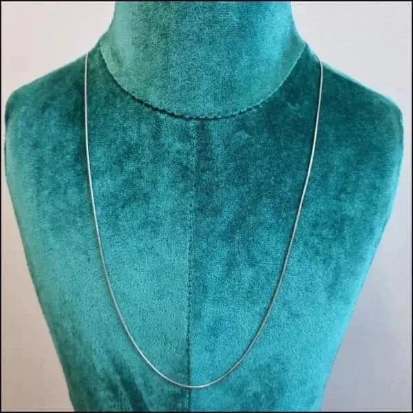 Stalen Slangenketting Zilverkleur-Meerdere lengtes 1.3mm 1.5mm 1mm 2mm 45cm 50cm 55cm 60cm 65cm 70cm 75cm 80cm alles chirurgisch staal dames Geen edelsteen Geen hanger Geen_Parel Geen_steen Halskettingen Ketting zonder hanger Minimalistische ketting PVD schakelketting slangen Staal uniseks unisex Volwassenen zilverkleurig Zonder_hanger Zonder_steen