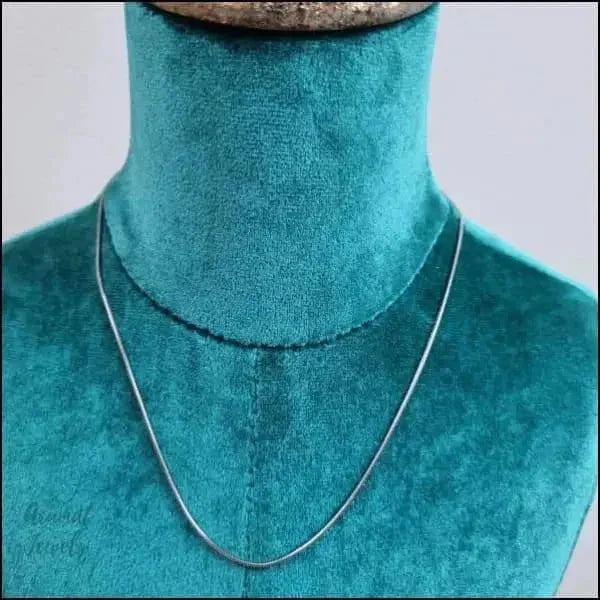 Stalen Slangenketting Zilverkleur-Meerdere lengtes 1.3mm 1.5mm 1mm 2mm 45cm 50cm 55cm 60cm 65cm 70cm 75cm 80cm alles chirurgisch staal dames Geen edelsteen Geen hanger Geen_Parel Geen_steen Halskettingen Ketting zonder hanger Minimalistische ketting PVD schakelketting slangen Staal uniseks unisex Volwassenen zilverkleurig Zonder_hanger Zonder_steen