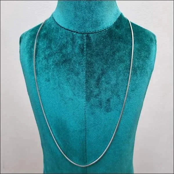 Vierkante Slangenketting Zilverkleurig Staal 75cm 2mm 2mm 75cm 8720157001829 alles Aramat Jewels chirurgisch staal dames Geen edelsteen Geen hanger Geen_Parel Geen_steen halskettingen heren ket244-XN10261 Ketting zonder hanger Minimalistische ketting nakijken PVD Schakelketting slangen Staal tekst uniseks unisex Volwassenen zilverkleurig Zonder_hanger Zonder_steen