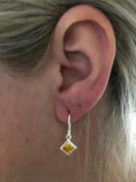 Oorhanger Vierkant Kinderen Zirkonia Geel 925 Zilver 6mm 20mm 8720157032687 alles Aramat Jewels dames elf925 geel Geen hanger kinderen Met_steen oor4401-23942 oorbellen oorhangers oormodel plastick silver vierkant zilver zirkonia