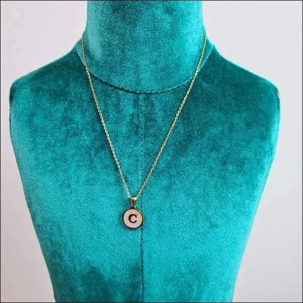 Initiaal Ketting Letter- Wit-schelp - Goudkleurig-45cm 1.5mm 45cm 8720157036555 alles anker Aramat Jewels B C chirurgisch staal D dames E G goudkleurig H halskettingen hang1214-XP68093 I J K Ketting met hanger Ketting met initiaal L let-C letter Letterhanger Letterketting Meerdere Varianten Met_hanger N Natuursteen O P Paarlemoer Parelmoer PVD R rond S Schakelketting schelp Schelpenketting Staal Statement ketting T uniseks unisex V Volwassenen W wit Y Z