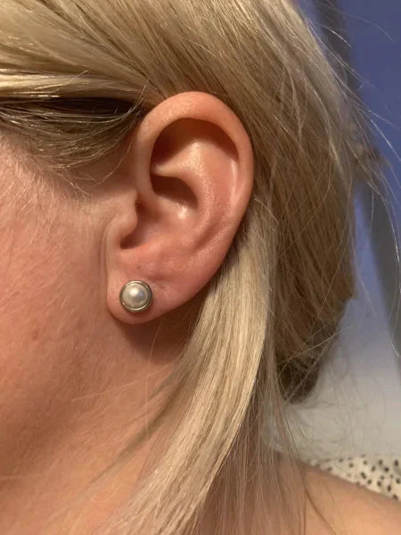 Parel Zweerknopjes Oorbellen Wit Zilverkleurig Chirurgisch 8mm alles chirurgisch staal dames Geen hanger oorbellen oormodel parel PVD Staal Video Volwassenen wit zilverkleurig zweerknopjes
