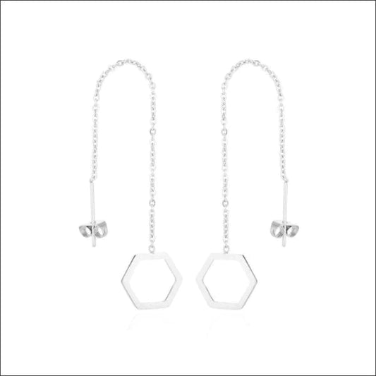 Een Paar Zilveren Oorbellen Met Een Ketting