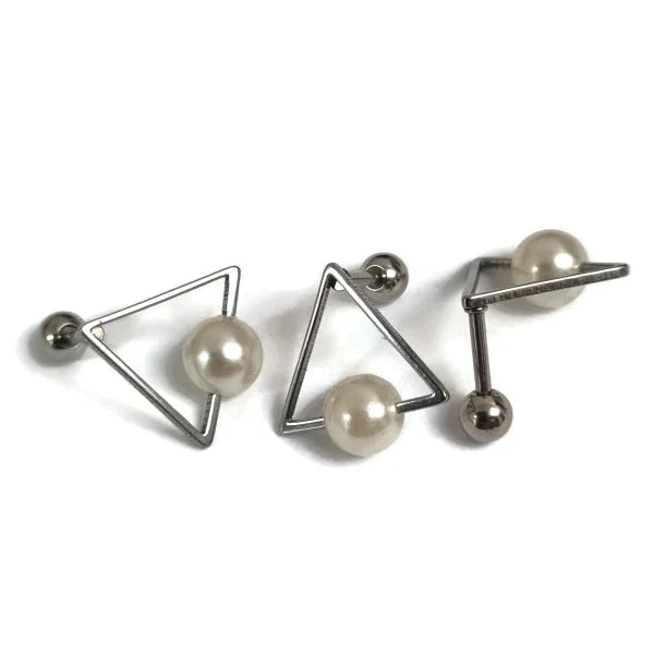 Helixpiercing Driehoek Parel Zilver Kleur 1.2mm 6mm alles Barbell chirurgisch staal creme dames driehoek fantasie Helix helixpiercings jin nakijken Oor parel piercing Piercings PVD Staal Stud tekst Volwassenen zilverkleurig zirkonia