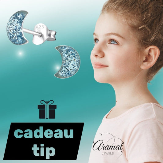 925 Zilveren Kinderoorbellen Blauwe Glitter Maan 6x3mm - Aramat Jewels - Oorbellen - cadeautip