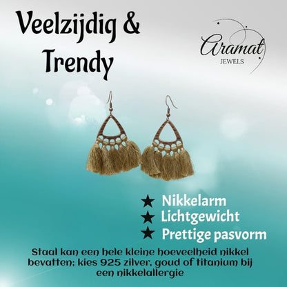 Aramat Jewels boho oorhangers met olijfgroene kwastjes en bronskleurige metalen details in een stijlvol design.