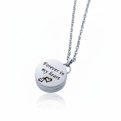 Aramat Jewels zilverkleurige RVS ashanger in hartvorm met de tekst 'Forever in my heart' en twee kleine hartjes. Inclusief 50cm ketting.