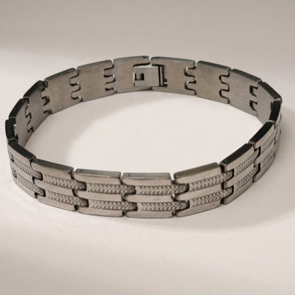 Aramat Jewels zilverkleurige stalen schakelarmband met fantasiepatroon, 21cm lang en 11mm breed.