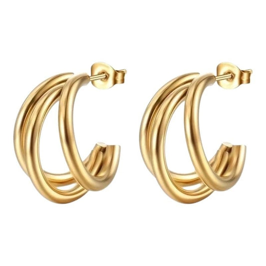 Aramat Jewels goudkleurige triple halve oorringen van roestvrij staal met vlindersluiting, 25mm hoog.