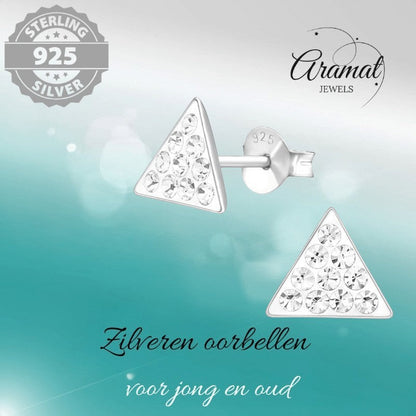 Aramat Jewels zilveren driehoek oorbellen bezet met transparante kristalsteentjes. Nikkelvrij en hypoallergeen.