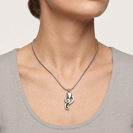 Aramat Jewels zilverkleurige fantasie ashanger van 316L edelstaal aan een slangenketting.