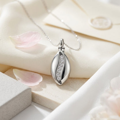 Aramat Jewels zilverkleurige ovale ashanger van 30x20mm met zirkonia steentjes en schroefsluiting.