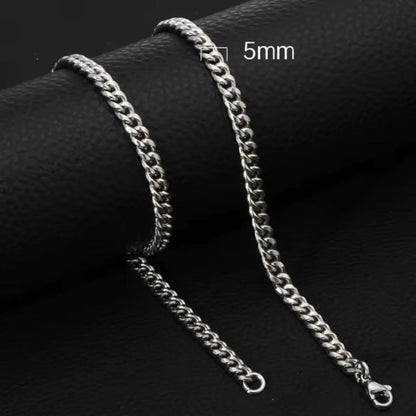 Aramat Jewels zilverkleurige RVS gourmet schakelketting met 5mm brede Curb Cuban schakels en karabijnsluiting.