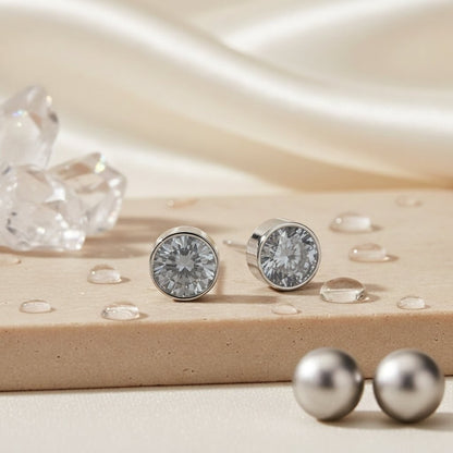 Aramat Jewels zilverkleurige oorstekers met grijs kristal (6mm) van roestvrij staal.
