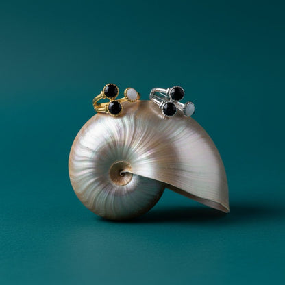 Brede One Size Ring Goudkleurig RVS met Drie Emaille Cirkels (13 mm) - Aramat Jewels - Ringen - cadeautip