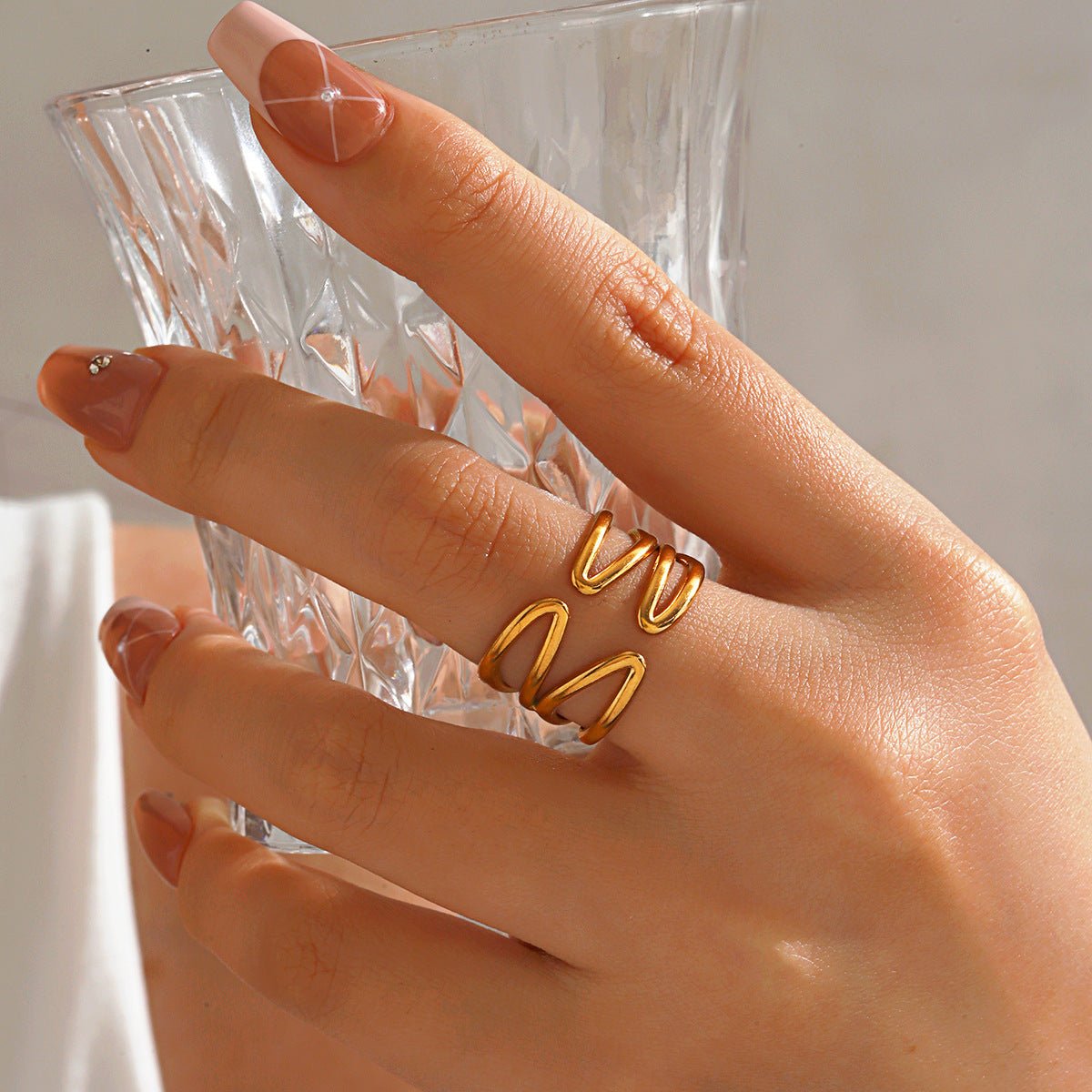 Brede One Size Ring RVS met Modern Lijnenspel (14 mm) - Aramat Jewels - Ringen - cadeautip