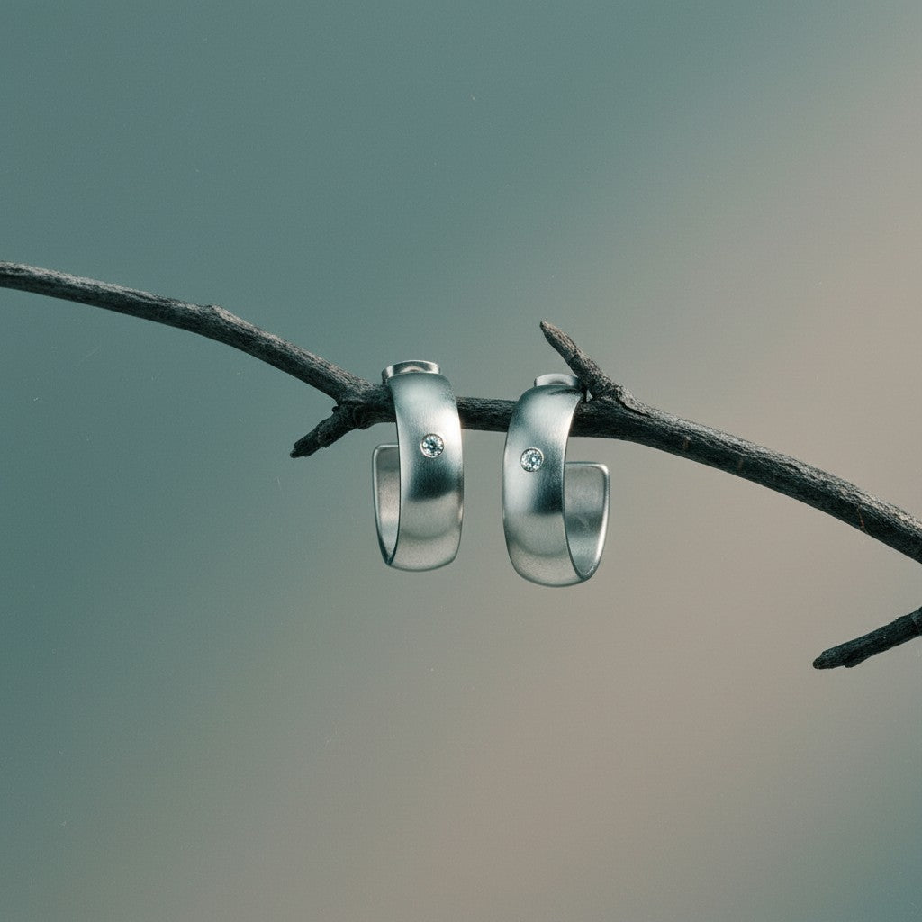 Brede RVS Oorringen met Zirkonia Accent Zilverkleur 23mm x 7mm - Aramat Jewels - Oorringen - cadeautip