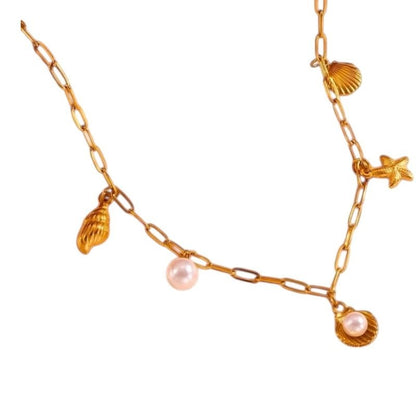 Goudkleurige damesketting met schelp - en parelbedels - ket1165 - 511143 - Halskettingen kopen# - 45cm - alles - Bedelketting