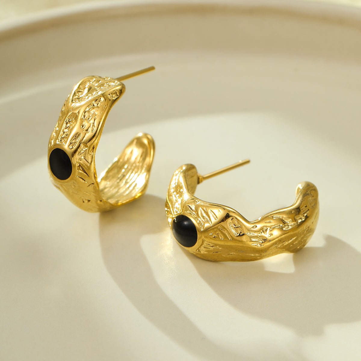 Goudkleurige Halve Oorringen Emaille Cirkel 25x10mm - Aramat Jewels - RVS Sieraden - Oorbellen - cadeautip