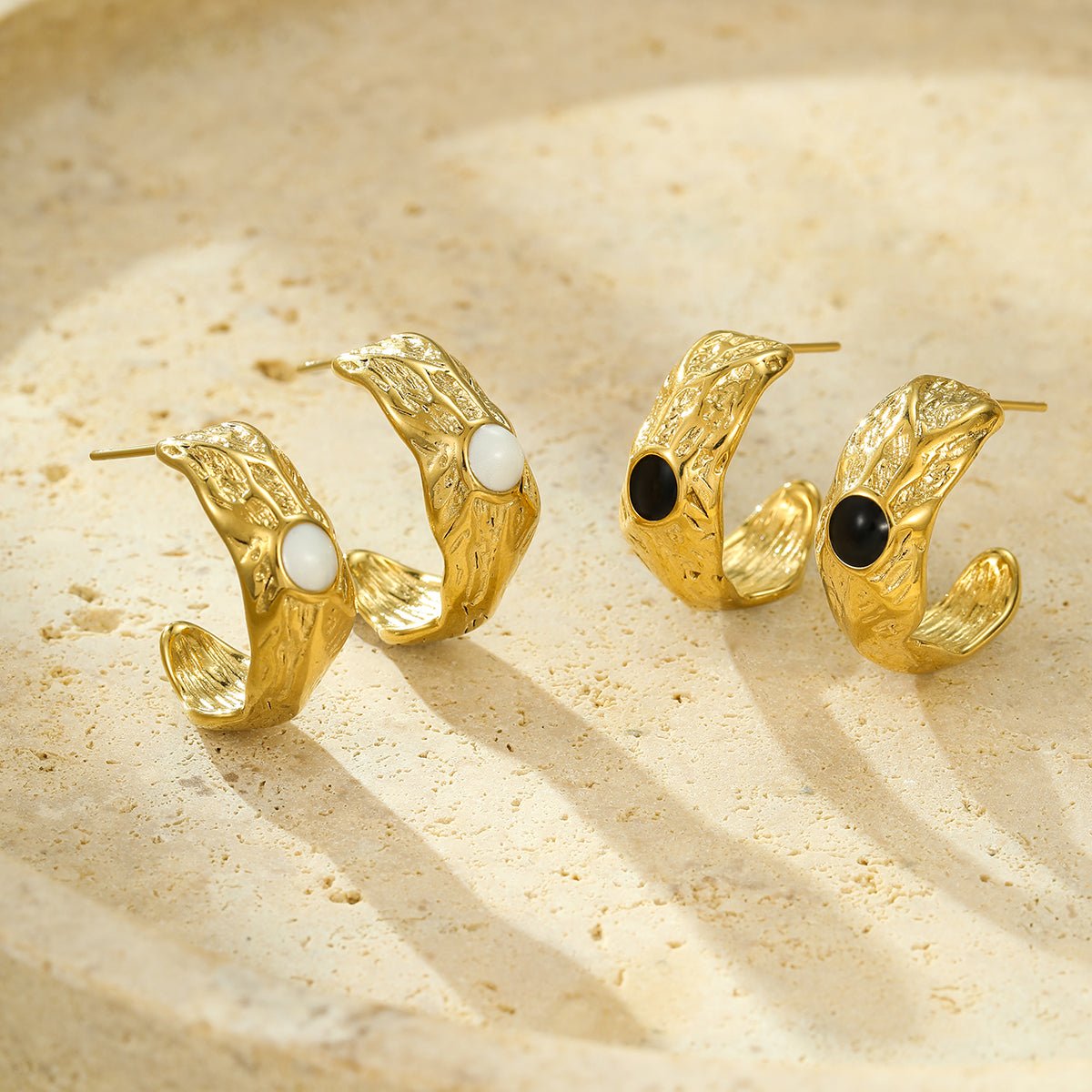 Goudkleurige Halve Oorringen Emaille Cirkel 25x10mm - Aramat Jewels - RVS Sieraden - Oorbellen - cadeautip