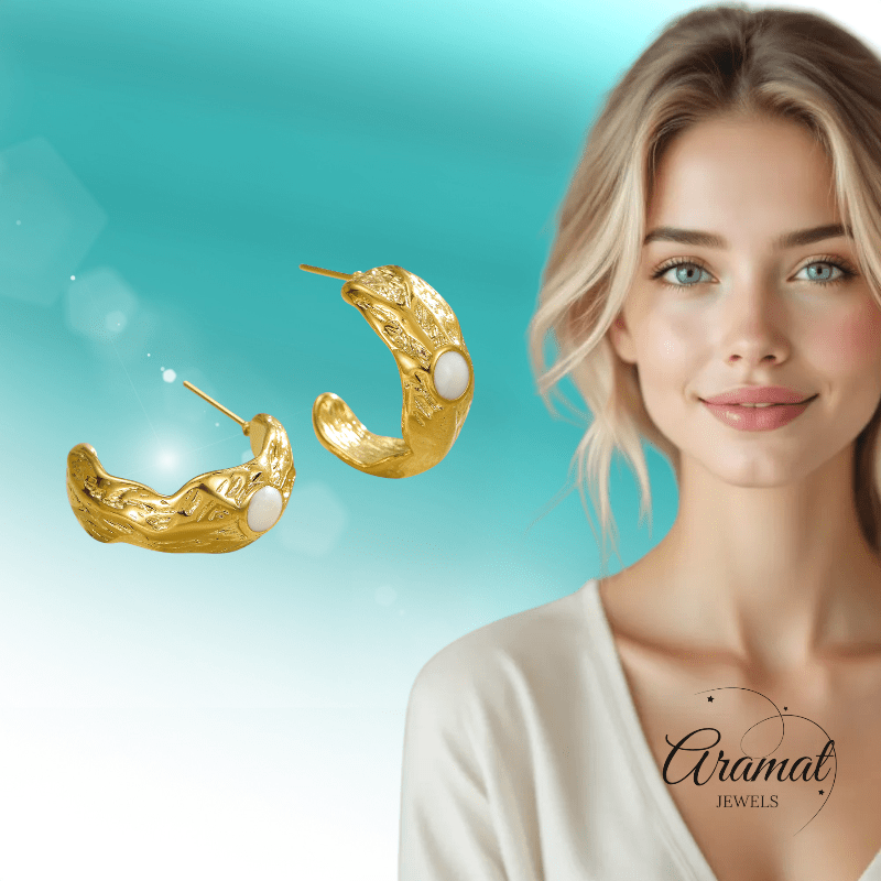 Goudkleurige Halve Oorringen Emaille Cirkel 25x10mm - Aramat Jewels - RVS Sieraden - Oorbellen - cadeautip