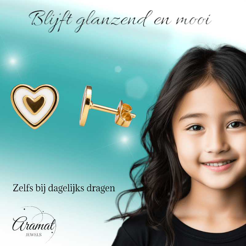 Goudkleurige hartjes oorbellen met wit emaille - oor6076 - Oorbellen kopen# - 6mm - alles - cadeau