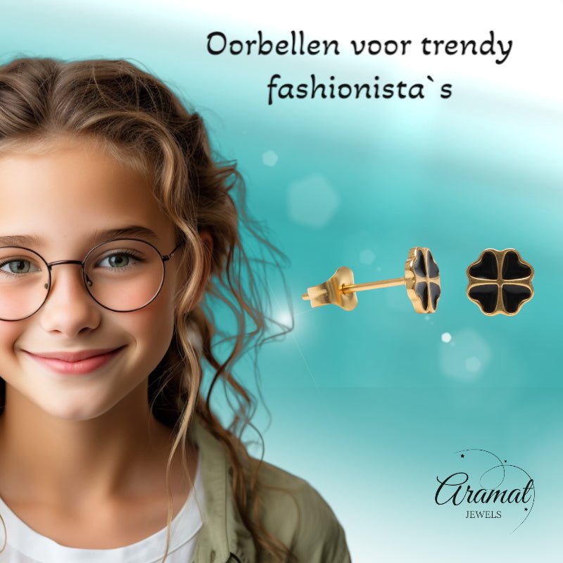 Goudkleurige Klavertje Vier Oorbellen Met Emaille - Aramat Jewels - Oorbellen - cadeautip